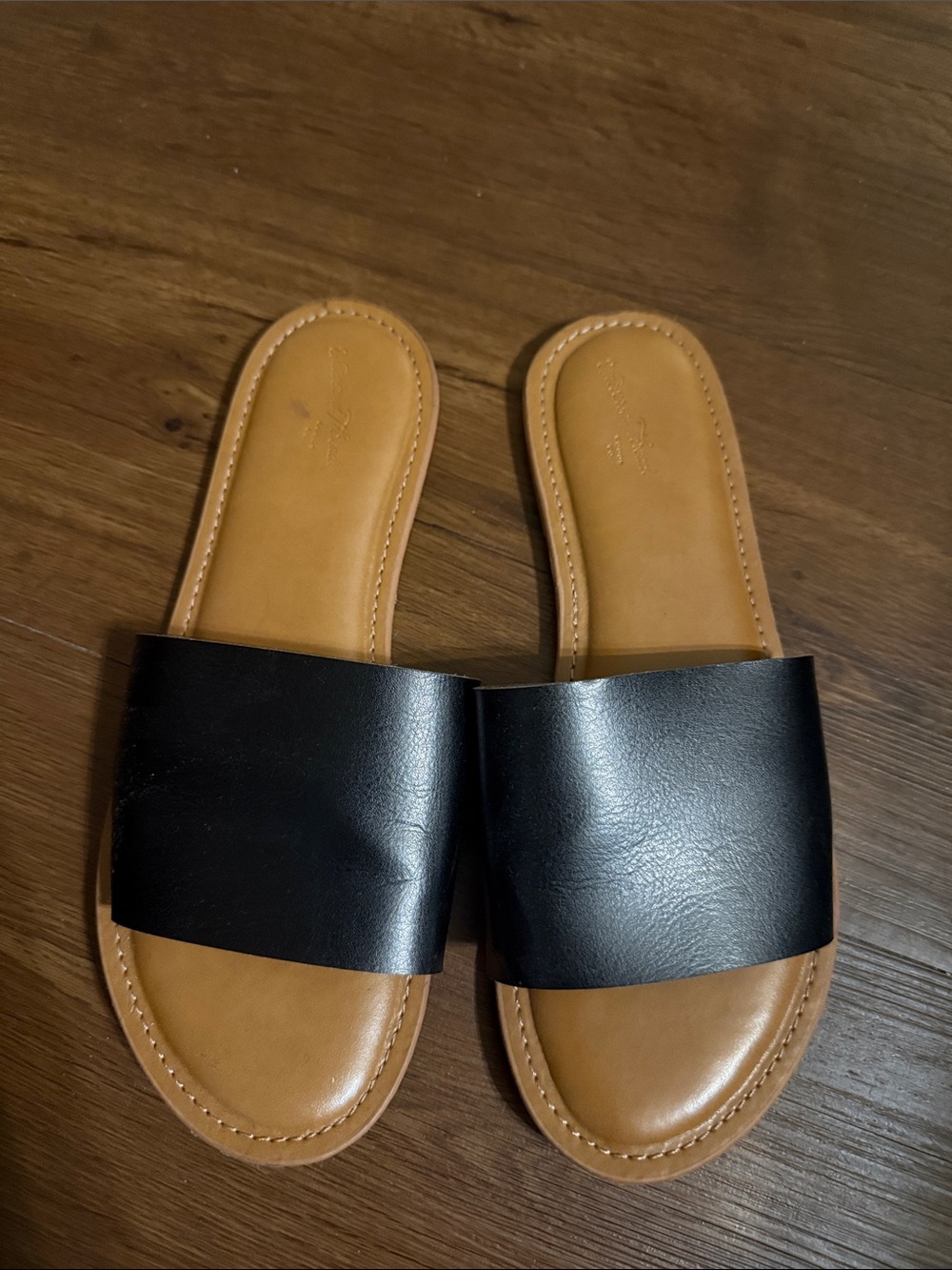 Universal Thread Black Slide Sandals with Tan Footbed